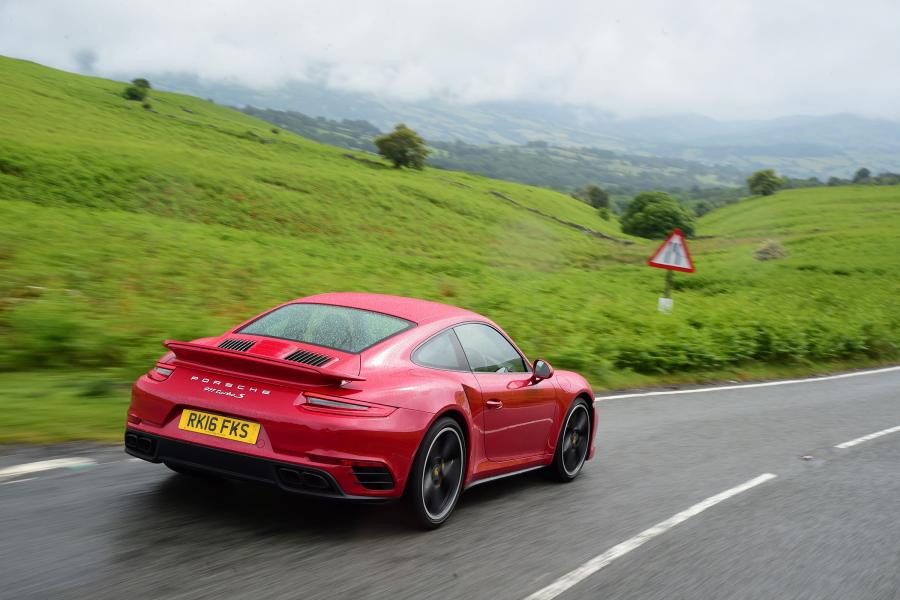  Porsche 911 Turbo S Coupe 2016 года  (UK) (фото 4 из 29)